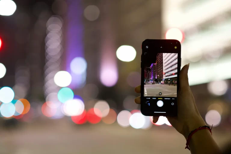 How phone cameras work when capturing light in a night city scene